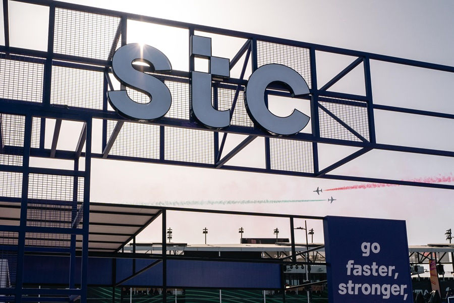خدمات رقمية وسرعات عالية عبر شبكة 5G المتطورة لجائزة stc الكبرى للفورمولا1 في المملكة